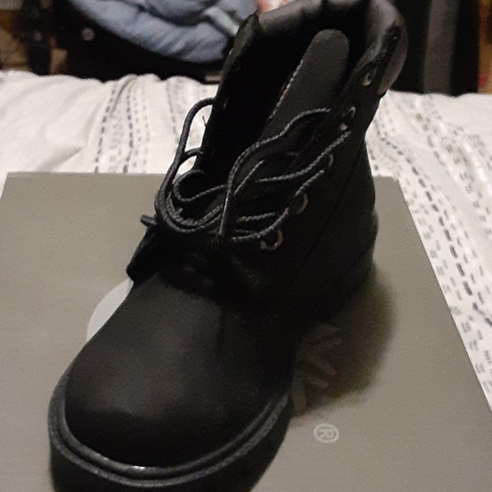 Boys boots